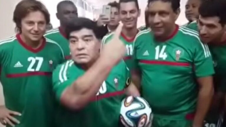 Meme de Maradona em preleção de 2015 viraliza na Copa de 2026