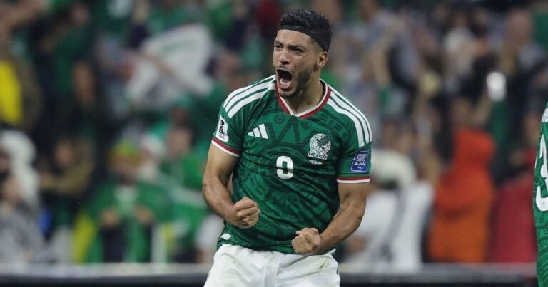 México bate Equador e avança às oitavas quebrando jejum de 40 anos