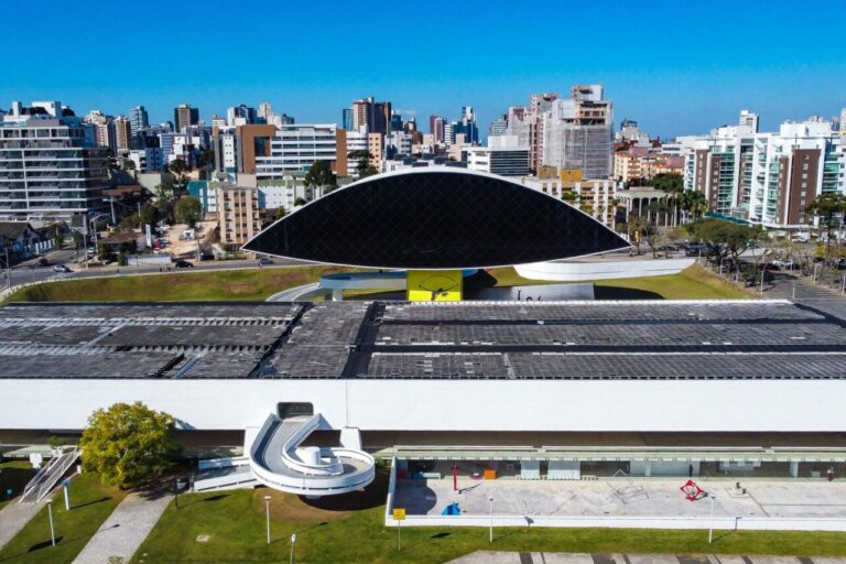 Museu Oscar Niemeyer abre nas segundas de julho em Curitiba