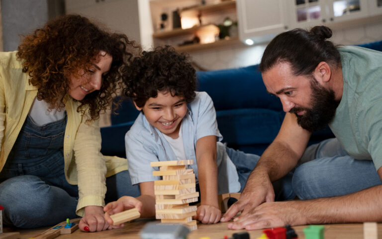Brincadeira entre pais e filhos fortalece vínculos familiares