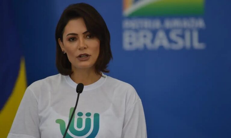 Michelle Bolsonaro avalia desistir da candidatura ao Senado