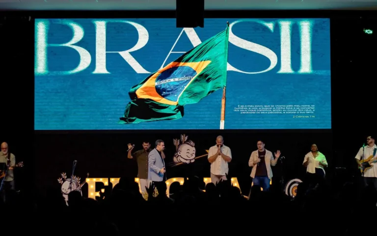 Igreja recebe mais de mil fiéis para assistir jogo do Brasil