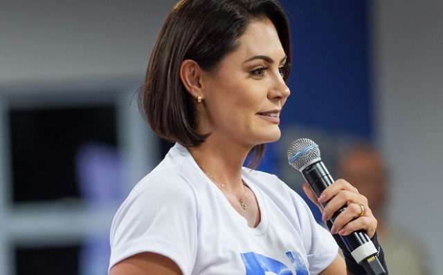 Michelle Bolsonaro recebe pressão de aliados para manter candidatura ao Senado