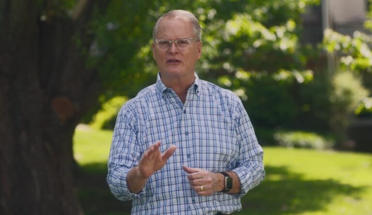 Pastor Adam Hamilton anuncia pré-candidatura ao Senado
