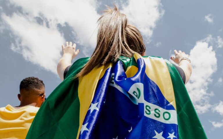 Pesquisa Datafolha mostra evangélicos se identificam com direita