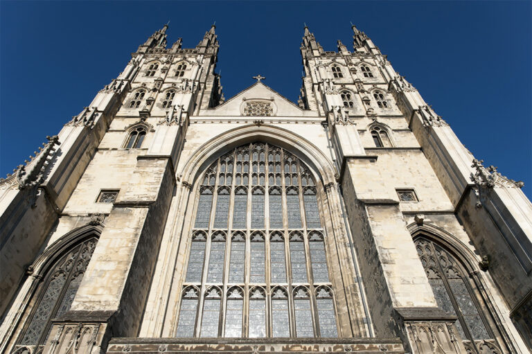 Igreja da Inglaterra enfrenta crise de identidade e propósito