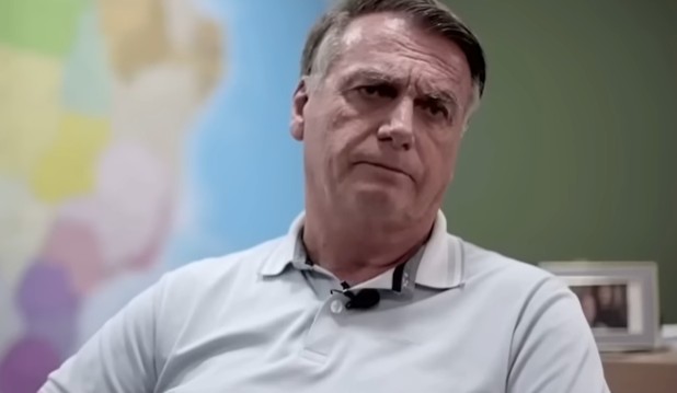 PF realiza operação na casa de Bolsonaro em busca de armamentos