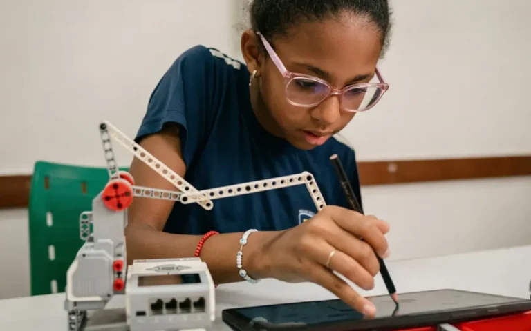 Rede Batista integra robótica e artes em cultura maker nas escolas