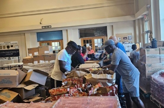 Dezenas aceitam Cristo em evento de doação de alimentos em Oklahoma