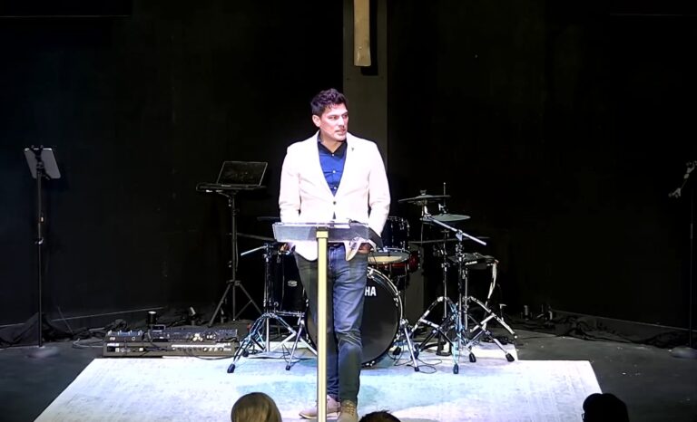 Pastor Nathan Peternel retorna ao ministério após restauração