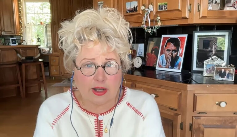 Victoria Jackson transforma comédia em evangelização
