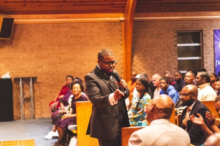 Kingdom City Church é despejada por dívida de aluguel em Charlotte