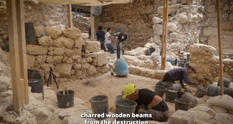 Vigas carbonizadas do Templo de Salomão descobertas em Jerusalém