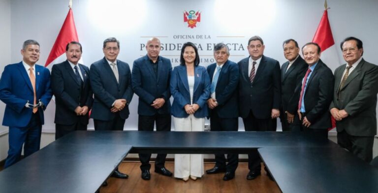 Cerimônia de Ação de Graças reúne evangélicos e governo Fujimori no Peru