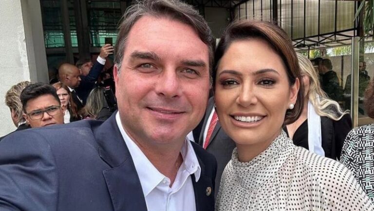 Flávio Bolsonaro convida Michelle para unir forças em 2026