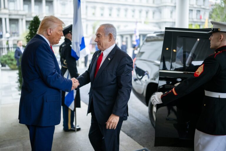 Netanyahu se reúne com Trump nos EUA e homenageia Graham