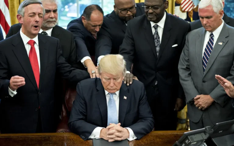 Apoio a Trump afasta jovens das igrejas, aponta estudo