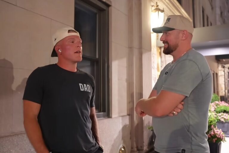 Pat McAfee compartilha jornada espiritual e amor por Jesus