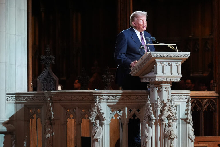 Trump homenageia Lindsey Graham na Catedral Nacional