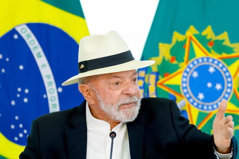 Zema e Flávio Bolsonaro lideram Lula em pesquisa de Minas Gerais