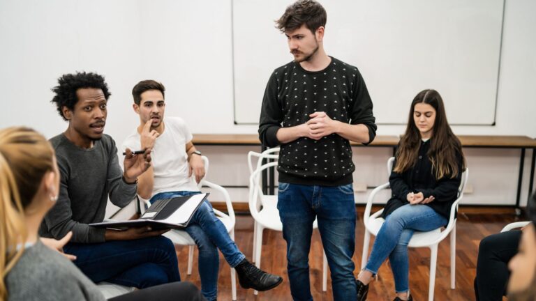 Campeonato de debates abre inscrições com bolsa integral