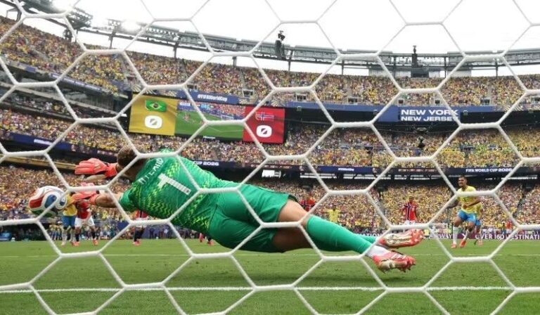 Bruno Guimarães desperdiça penalti do Brasil contra a Noruega