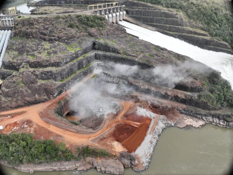 Usina de Segredo avança com primeiras detonações de rocha