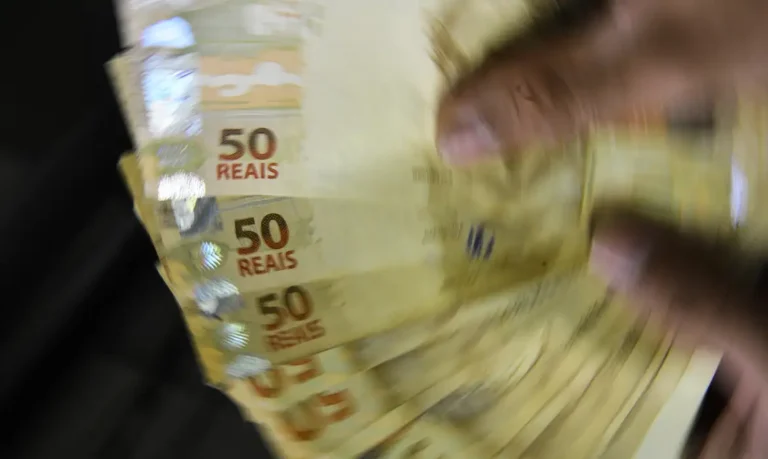 Despesas públicas brasileiras ultrapassam R$ 3 trilhões em 2026