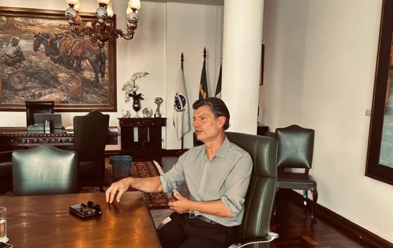 Reitor da UFPR busca reverter esvaziamento com foco no aluno