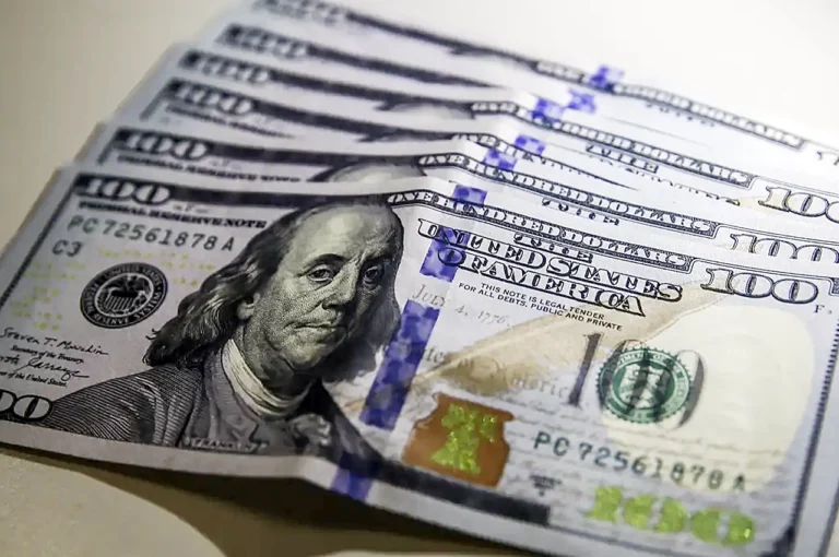 Dólar sobe 0,63% após discurso do presidente do Fed