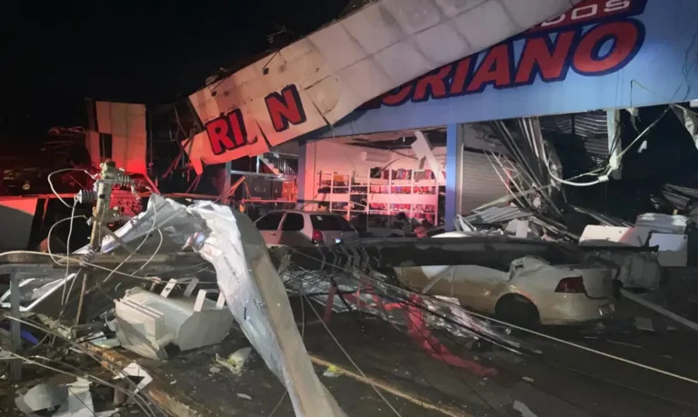 Ciclone-bomba deixa um morto e milhares sem energia no RS
