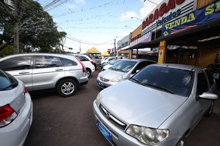 Carros usados se desvalorizam 0,649% no Paraná em julho