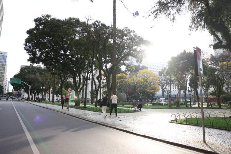 Curitiba ganha quarto trecho de calçadão exclusivo para pedestres no Centro
