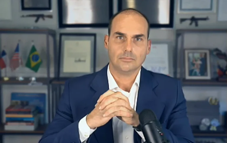Caixa Econômica Federal leiloa apartamento de Eduardo Bolsonaro no Rio