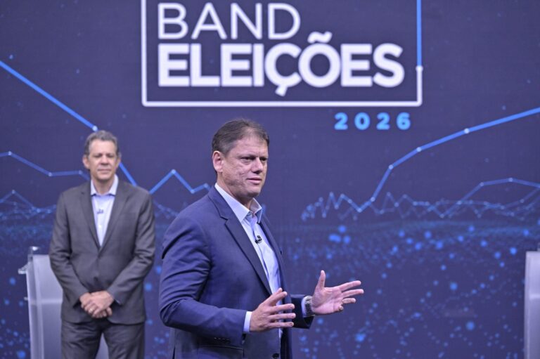 Tarcísio expressa gratidão a Bolsonaro e nega vergonha da trajetória