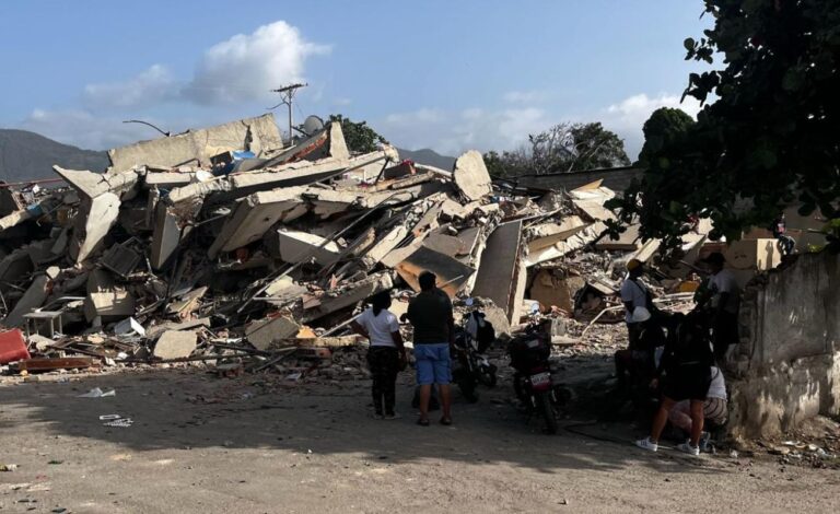 Igrejas auxiliam vítimas de terremoto em região de Chocó na Colômbia