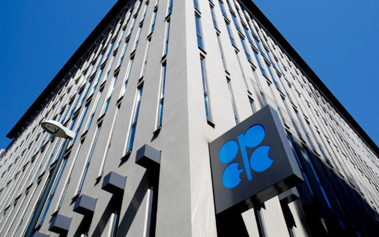 OPEP reduz previsão de demanda por petróleo em 2026 e eleva para 2027