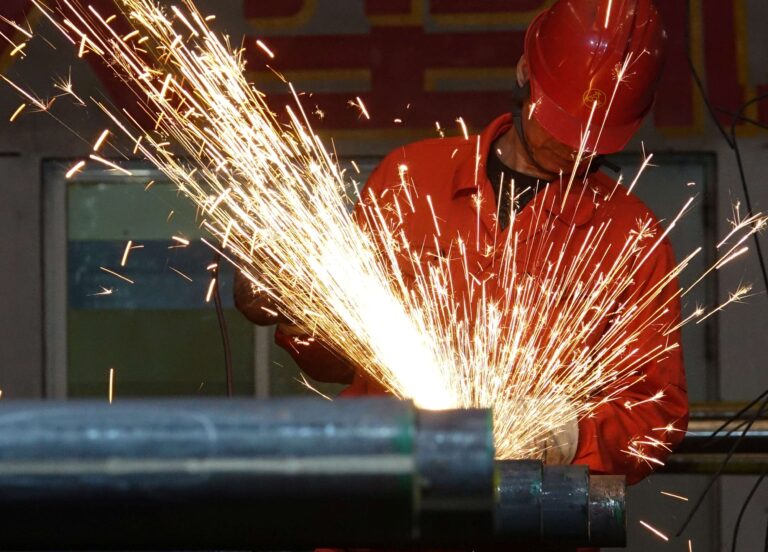 Indústria da China desacelera para mínima em 4 meses
