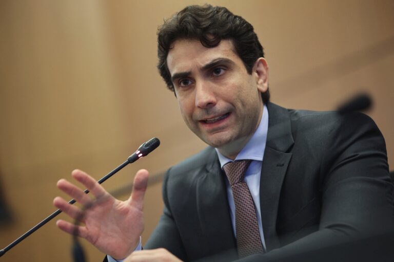 Galípolo afirma que política de juros do BC combate descasamento de oferta e demanda