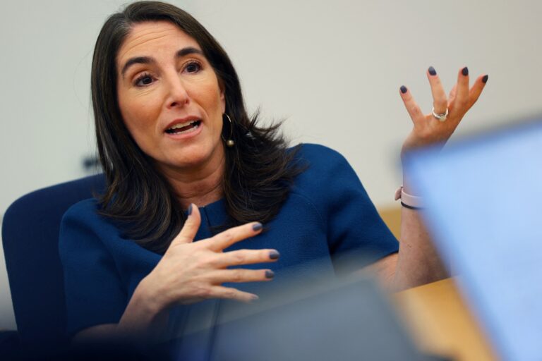Diretor do Fed defende aumento de juros em reunião da CNBC