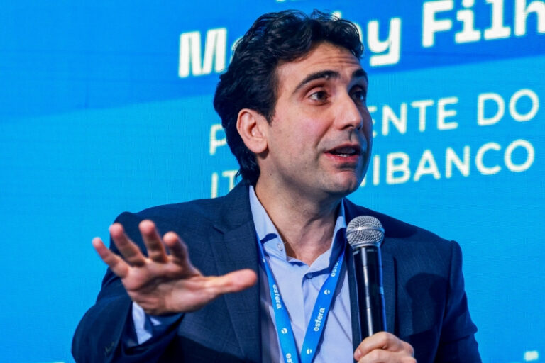 Galípolo diz que não se pode comemorar crédito e reclamar de endividamento