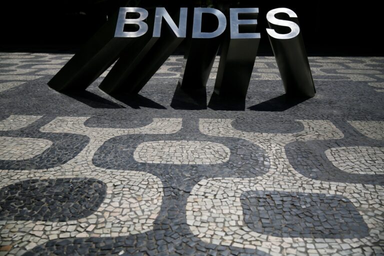 BNDES aprova R$ 3,7 bi para exportação de 19 aviões Embraer
