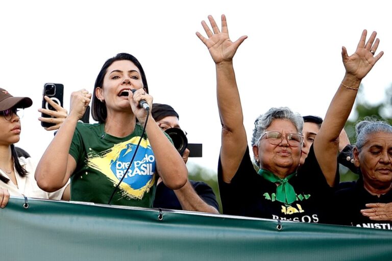 Michelle Bolsonaro é oficializada pré-candidata ao Senado pelo PL