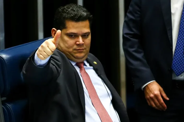 Alcolumbre destrava tramitação do fim da escala 6x1 após encontro com Lula
