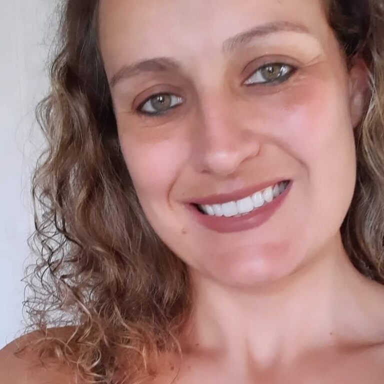 Mulher morre após ser atingida por raio em praia de Palhoça