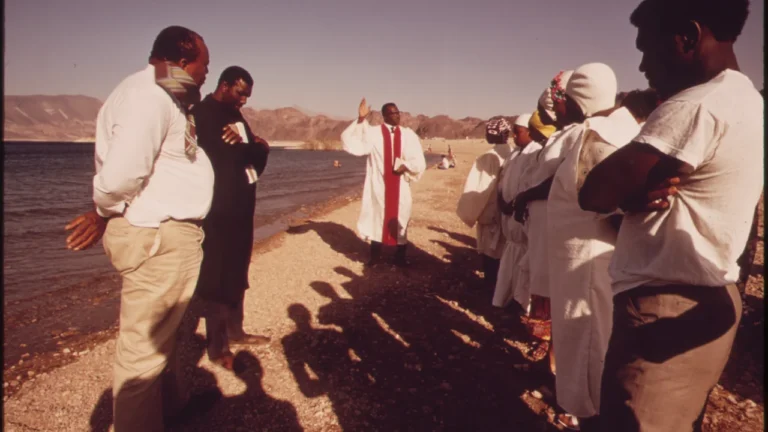 Bridge Church batiza 55 pessoas em lago de Iowa