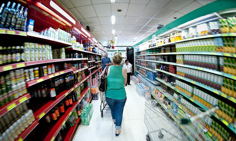 Setor de alimentação e bebidas movimenta R$ 72 bilhões no Paraná até 2026