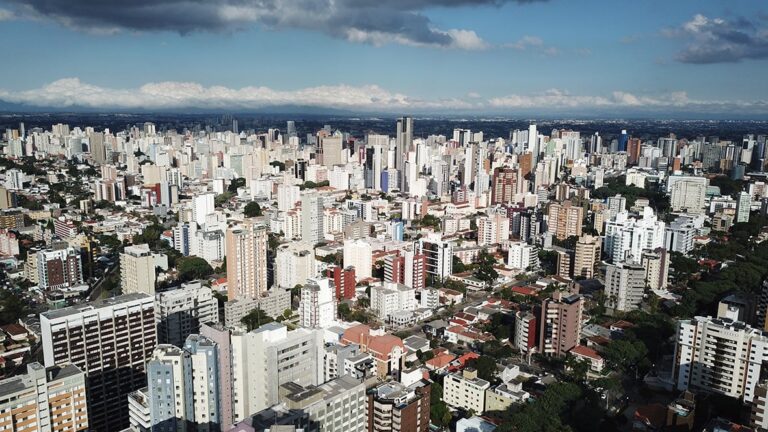 Loft revela os 20 bairros mais procurados para compra de imóveis em Curitiba
