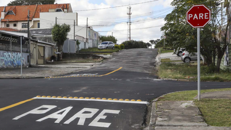 Curitiba muda fluxo de trânsito em três bairros nesta terça-feira