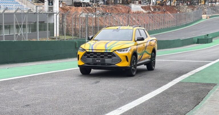 BYD exibe Mako em amarelo em Interlagos e levanta especulação sobre recado à Volkswagen